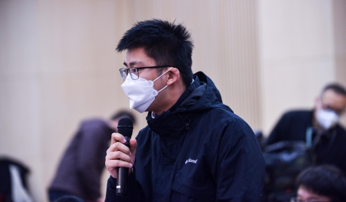 江苏法治报记者在提问