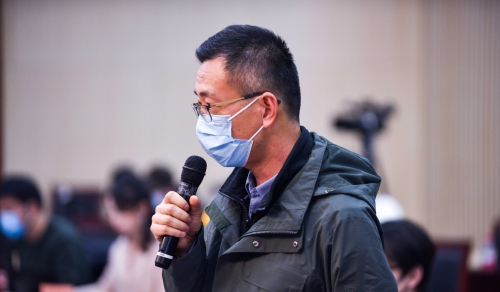 科技日报记者在提问